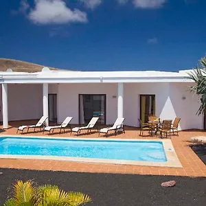 https://villas-blancas-2-hab.in-canary-islands.com