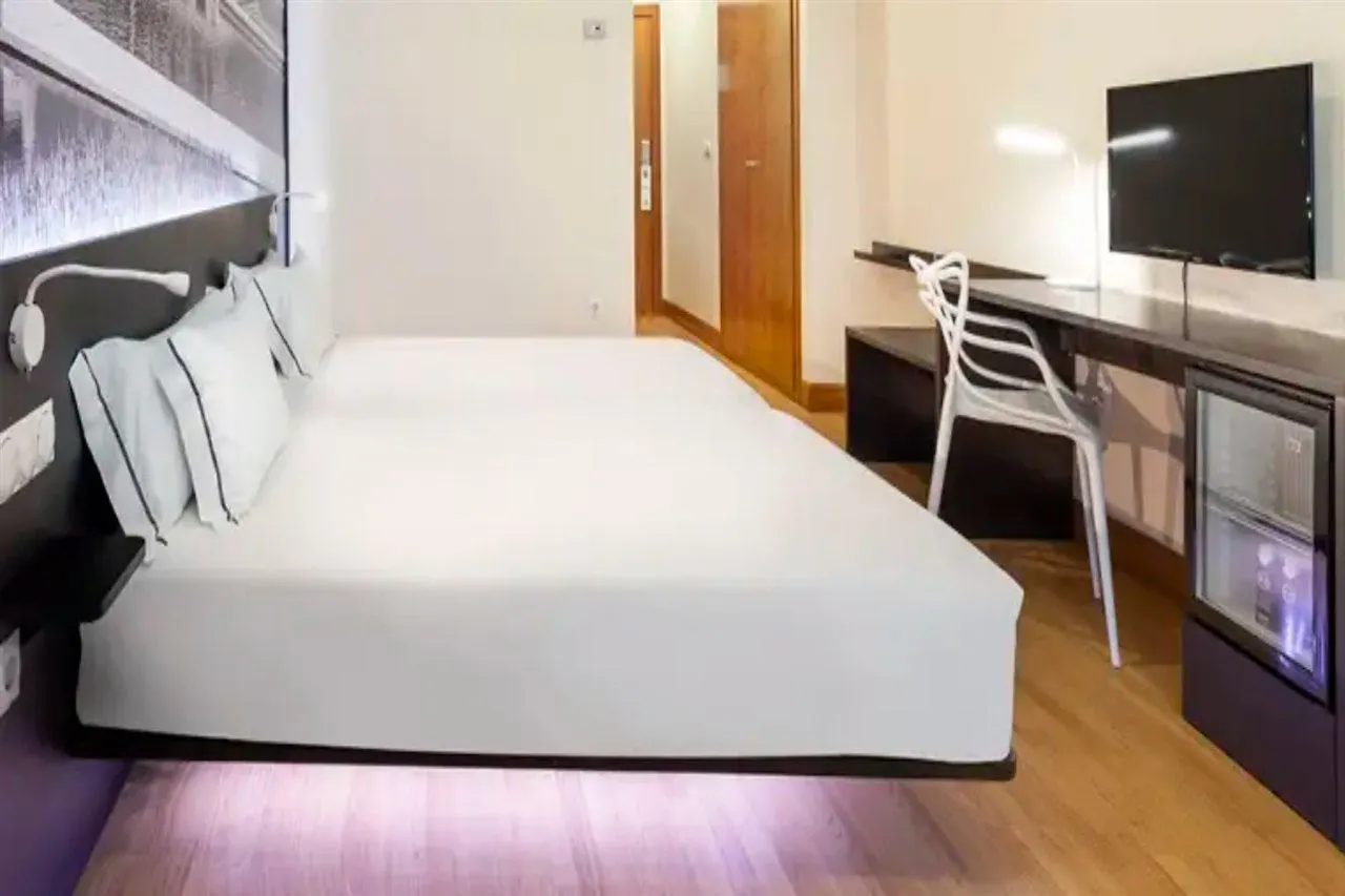 B&B Hotel Madrid Aeropuerto T4 San Sebastián de los Reyes 4*,